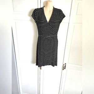 White House Black Market black and white short sleeved wrap front dress size 0